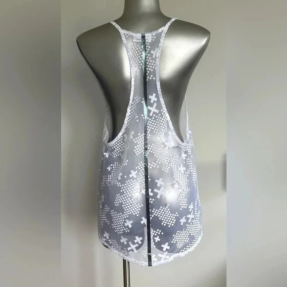 FREE 🆕Women’s Reebok Lesmills tank top - Picture 4 of 12